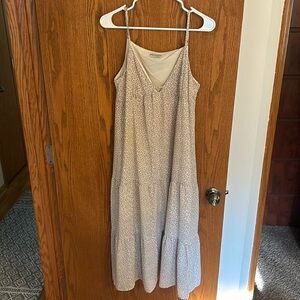 Paper Crane floral maxi dress. Size medium. Never born - brand new condition.